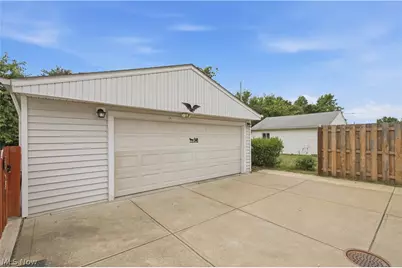 2212 Larchmont Drive, Wickliffe, OH 44092 - Photo 18