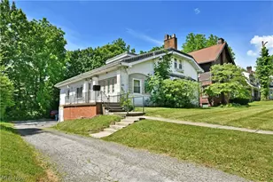 21 Indiana Ave, Youngstown, OH 44505 - Photo 2