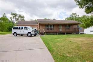 380 Clay St, Geneva, OH 44041 - Photo 2