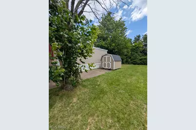 240 Cherry Bottom Glen, Elyria, OH 44035 - Photo 2