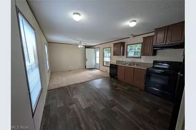 240 Cherry Bottom Glen, Elyria, OH 44035 - Photo 6
