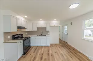 1218 W 44th St, Lorain, OH 44053 - Photo 4