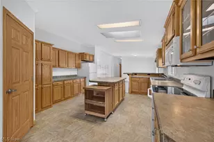 668 Woodlawn Rd, Chardon, OH 44024 - Photo 10