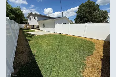 220 W 11th Street, Uhrichsville, OH 44683 - Photo 16