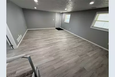 220 W 11th Street, Uhrichsville, OH 44683 - Photo 18