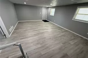 220 W 11th St, Uhrichsville, OH 44683 - Photo 18
