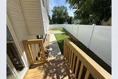 220 W 11th Street, Uhrichsville, OH 44683 - Photo 12