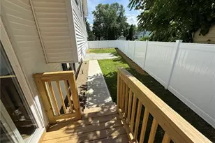 220 W 11th St, Uhrichsville, OH 44683 - Photo 12