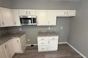 220 W 11th St, Uhrichsville, OH 44683 - Photo 10