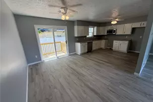 220 W 11th St, Uhrichsville, OH 44683 - Photo 6