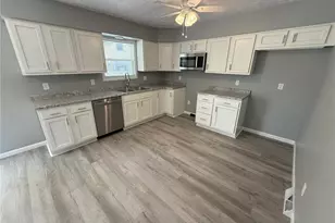 220 W 11th St, Uhrichsville, OH 44683 - Photo 8