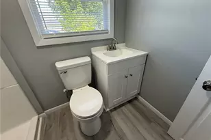 220 W 11th St, Uhrichsville, OH 44683 - Photo 24