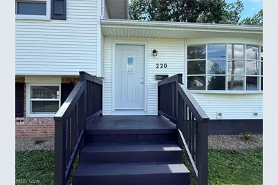 220 W 11th Street, Uhrichsville, OH 44683 - Photo 2