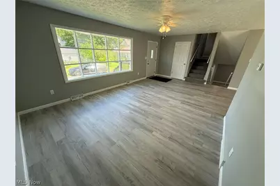 220 W 11th Street, Uhrichsville, OH 44683 - Photo 4
