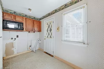 29940 Phillips Avenue, Wickliffe, OH 44092 - Photo 16