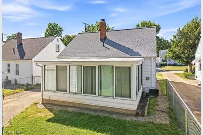 29940 Phillips Avenue, Wickliffe, OH 44092 - Photo 6