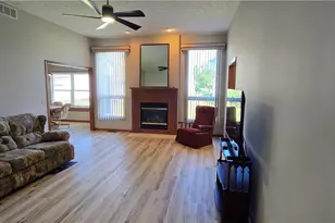 118 Gleneagle Dr, Elyria, OH 44035 - Photo 2