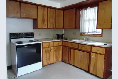 210 Clara Court, Louisville, OH 44641 - Photo 4