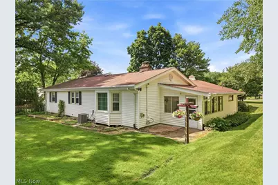 8564 Squires Lane NE, Warren, OH 44484 - Photo 2