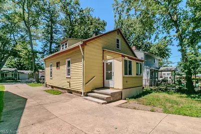 979 Mohegan Trail, Willoughby, OH 44094 - Photo 2