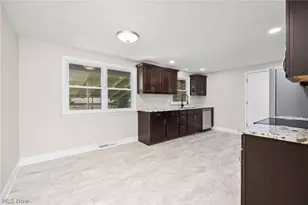 478 Bicksler Dr, Wadsworth, OH 44281 - Photo 4