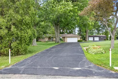 2560 Kenyon Avenue NW, Massillon, OH 44647 - Photo 1