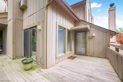593 Meredith Lane, Cuyahoga Falls, OH 44223 - Photo 2