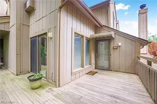 593 Meredith Ln, Cuyahoga Falls, OH 44223 - Photo 2