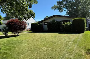 2174 Rockefeller Rd, Wickliffe, OH 44092 - Photo 2