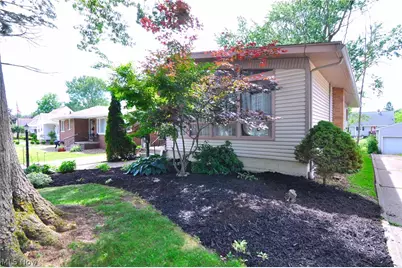 172 27th Street NW, Barberton, OH 44203 - Photo 2