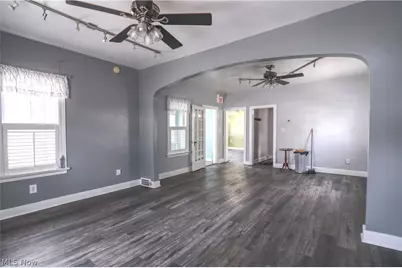 25 31st Street SW, Barberton, OH 44203 - Photo 8