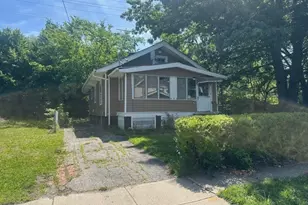 875 E 131st St, Loveland, OH 44108 - Photo 2