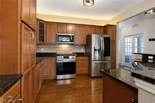 546 Hyannis Port Cir, Avon Lake, OH 44012 - Photo 12