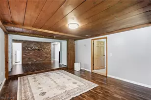 8870 N Spring Valley Park Dr, Chagrin Falls, OH 44023 - Photo 8