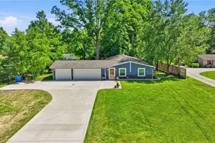 8870 N Spring Valley Park Dr, Chagrin Falls, OH 44023 - Photo 32