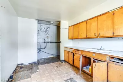 1932 Manchester Road, Akron, OH 44314 - Photo 14