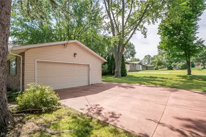 942 El Dorado Drive, Akron, OH 44319 - Photo 2