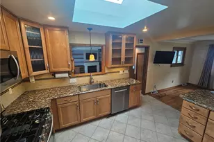 242 Sunset Rd, Avon Lake, OH 44012 - Photo 10