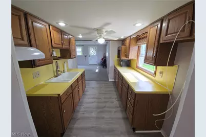 3054 Sterling Road, Lorain, OH 44052 - Photo 8