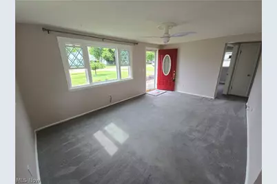 3054 Sterling Road, Lorain, OH 44052 - Photo 2