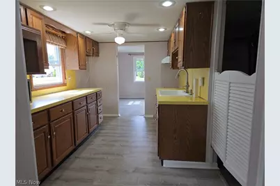3054 Sterling Road, Lorain, OH 44052 - Photo 6