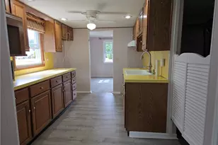 3054 Sterling Rd, Lorain, OH 44052 - Photo 6