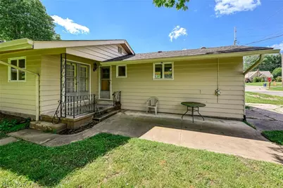 919 Robinson Avenue, Barberton, OH 44203 - Photo 2
