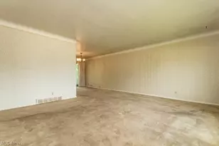 73 E Parkleigh Dr, Green Hills, OH 44131 - Photo 4