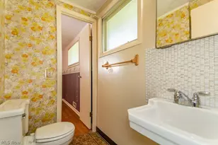 73 E Parkleigh Dr, Green Hills, OH 44131 - Photo 22