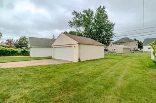 595 Dickerson Rd, Willowick, OH 44095 - Photo 32