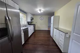 1341 Benton St, Barberton, OH 44203 - Photo 4