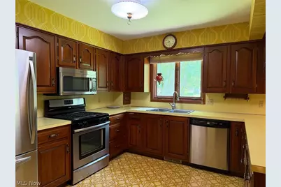 7421 W Parkside Drive, Youngstown, OH 44512 - Photo 10