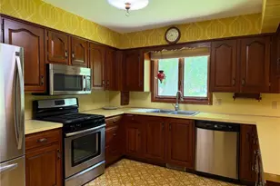 7421 W Parkside Dr, Youngstown, OH 44512 - Photo 10