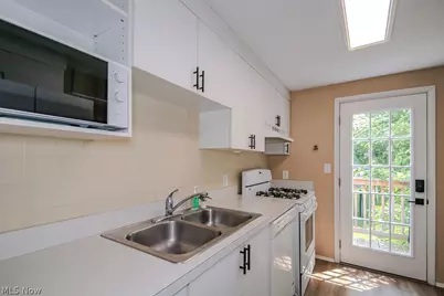 10015 Windjammer Trail, Aurora, OH 44202 - Photo 14
